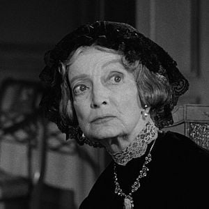 Foto Alguém Morreu em Meu Lugar