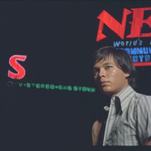 Foto Manila Nas Garras de Néon