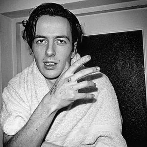 Foto Joe Strummer: O Futuro Está para Ser Escrito
