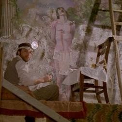 Foto A Casa Com Janelas Sorridentes