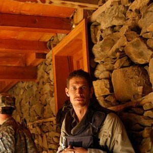 Foto Como Chego na Linha de Frente? A Vida de Tom Hetherington