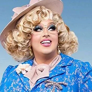 Foto Karen From Finance