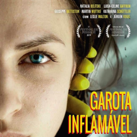 Foto Garota Inflamável