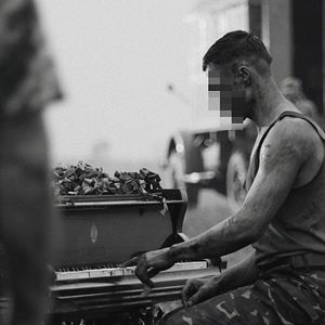 Foto Iron Butterflies