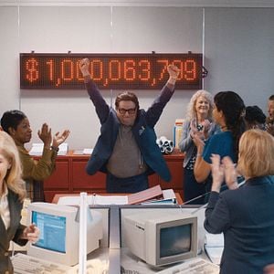 Foto The Beanie Bubble – O Fenômeno das Pelúcias