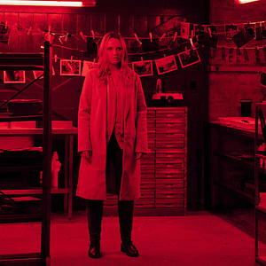 Foto Um Estranho em Nossa Cama