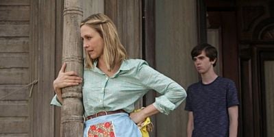 Pôster de Primeiro Você Sonha, Depois, Morre