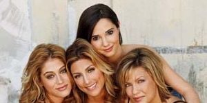 Pôster de Moving Out, Moving In, Moving On