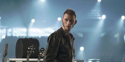 Pôster de Life is a Carnival