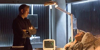 Pôster de What Are You?