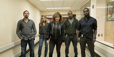 Pôster de Whoever Fights Monsters