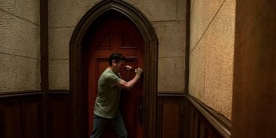 Pôster de Steven Vê um Fantasma