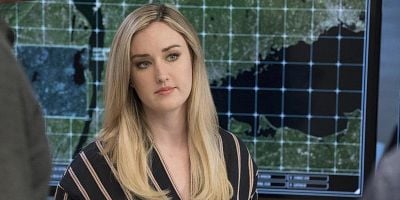 Pôster de Naughty Monkey Kicks At Tree