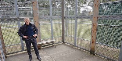 Pôster de Never Stop Fighting