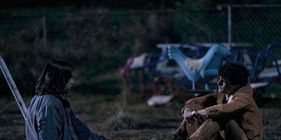 Pôster de The Sky Is a Graveyard