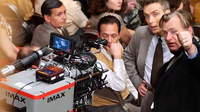 Imagem da notícia "Um filme independente de 100 milhões de dólares": Por que Christopher Nolan decidiu cortar 30 dias das filmagens de Oppenheimer?