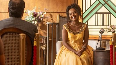 Imagem da notícia Resumo de Garota do Momento: Próximo capítulo, quinta-feira, 19 de dezembro: Bia e Ronaldo se aliam e Beatriz é um estouro na coletiva