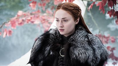 Imagem da notícia "Fazendo justiça às mulheres": Sophie Turner tem opinião polêmica sobre cena de estupro de Sansa Stark em Game of Thrones