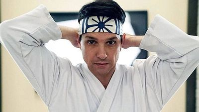 Imagem da notícia Foi assim que a Netflix convenceu Ralph Macchio a retornar a Cobra Kai depois dos filmes Karatê Kid