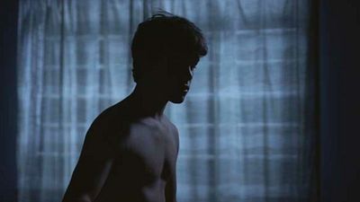 Imagem da notícia Você só tem 4 dias para assistir a este filme na Netflix: Premiada em diversos festivais, obra emocionante tem 93% de aprovação