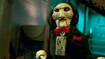 Imagem da notícia Onde Jogos Mortais X entra na linha do tempo da franquia? Novo filme muda ordem dos filmes de terror