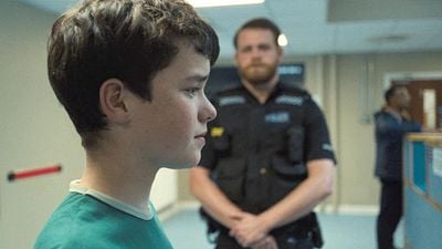 Imagem da notícia Novo projeto do criador de Adolescência conquista as paradas da Netflix – tem apenas uma hora de duração e não possui cortes