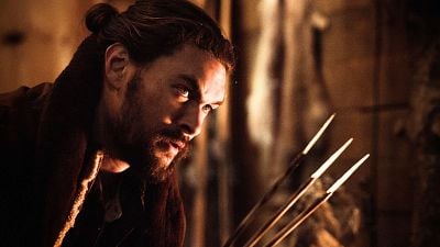 Imagem da notícia Há 17 anos, Jason Momoa esteve perto de interpretar um personagem icônico nesta série de fantasia cult, avaliada com 4,6 de 5 estrelas