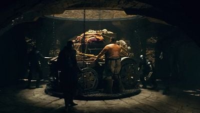 Imagem da notícia Uma aventura de 600 anos que foi filmada mais de 60 vezes retorna como série de fantasia com uma promissora estrela da Netflix