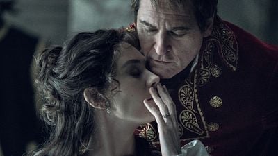 Imagem da notícia Ridley Scott queria que cenas picantes de Napoleão fossem engraçadas - com direito a Joaquin Phoenix fazendo barulhos de um porco