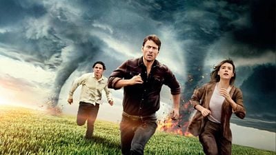 Imagem da notícia "Você não deveria chamar isso de sequência": Diretor original de Twister foi pego de surpresa com a versão estrelada por Glen Powell