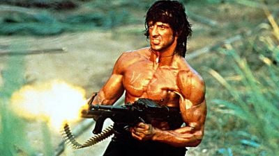 Imagem da notícia Armas, helicópteros de ataque e flechas explosivas: Sylvester Stallone destrói tudo e todos neste clássico de ação