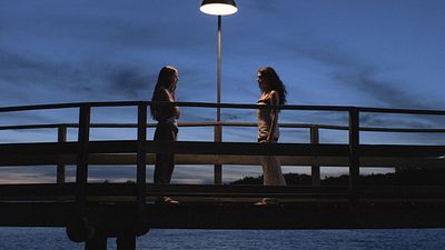 Imagem da notícia Criadora de sucesso adolescente da Prime Video revela planos e mistérios familiares para a já confirmada 2ª temporada