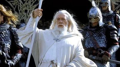 Imagem da notícia “Se eu ainda estiver vivo”: Ian McKellen não descarta retornar como Gandalf no novo filme de O Senhor dos Anéis