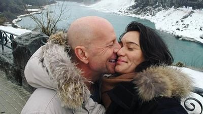Imagem da notícia "A vida continua": A esposa de Bruce Willis fala sobre celebrar o Natal apesar da doença do ator