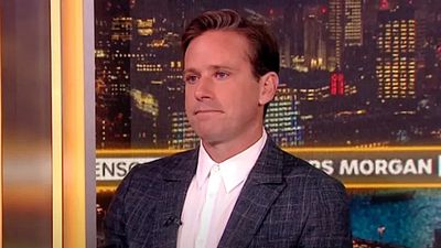 Imagem da notícia “Duas pessoas com fetiches semelhantes": Armie Hammer enfrenta sua entrevista mais desconfortável após acusações de canibalismo e violência sexual