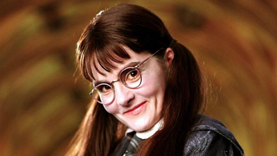 Imagem da notícia Atriz de Murta Que Geme já tinha 37 anos quando fez Harry Potter: Veja como ela está hoje, aos 60