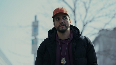 Imagem da notícia Se você misturar Breaking Bad com Brooklyn Nine-Nine terá este thriller fascinante disponível no streaming