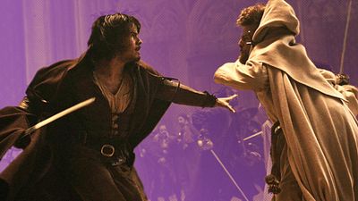 Imagem da notícia Se Piratas do Caribe fosse francês: Nova aventura de ação enterra seu herói nos primeiros 5 minutos e isso é apenas o começo