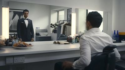 Imagem da notícia Uma estrela de Star Wars segue os passos de James Bond nesta série já disponível no streaming!