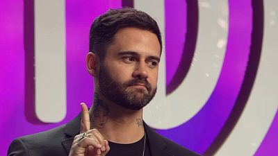 Imagem da notícia Eliminado do MasterChef Confeitaria vacila em prova decisiva e alfineta rival no programa: “Ela não assume os próprios erros”