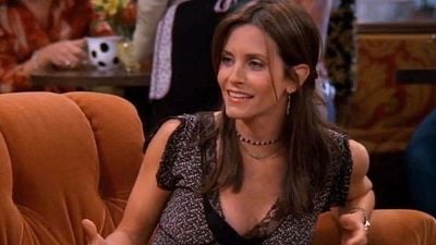 Imagem da notícia Erro de edição? Friends teve uma pequena homenagem a Courteney Cox que só pode ser vista nos créditos da série