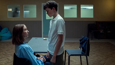 Imagem da notícia Você percebeu? Apesar de gêneros opostos, as 2 minisséries mais assistidas da história da Netflix escondem um detalhe idêntico