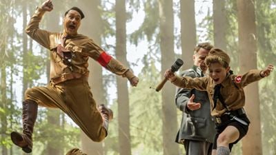 Para ver no streaming: O filme mais engraçado de 2020 tem uma estrela da Marvel no papel de Hitler