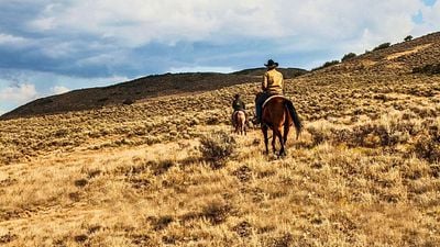 Imagem da notícia Esta série de faroeste se tornou um hit de 2026 e, para a felicidade dos fãs, a 2ª temporada já está pronta