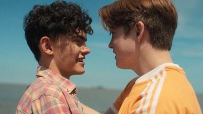 Imagem da notícia Mês do Orgulho: 4 livros de Heartstopper para fazer parte da sua coleção com até 41% de desconto!