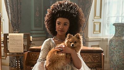 Imagem da notícia Bridgerton não se esqueceu de seu maior romance – nem a Rainha Charlotte: As referências ao Rei George na 4ª temporada são evidentes