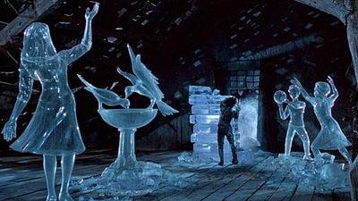 Imagem da notícia Com Johnny Depp no ​​elenco: É por isso que você deveria assistir a um dos melhores filmes de fantasia de todos os tempos!