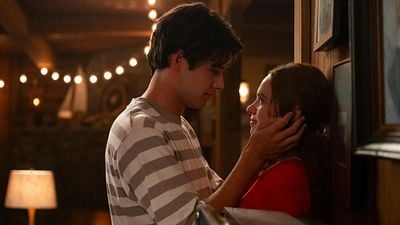 Imagem da notícia Depois do sucesso de Off Campus, Prime Video coloca mais uma adaptação de romance best-seller no Top 1 da plataforma