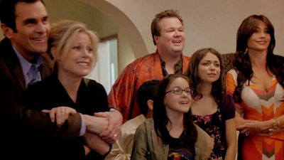 Imagem da notícia "Eu estava horrível, grávida ou parecendo uma v*dia gorda": Para essa atriz, Modern Family não foi tão divertido por trás das câmeras