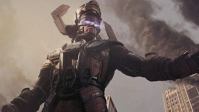 Imagem da notícia Um Galactus de verdade é ainda mais impressionante! Estas imagens inéditas das filmagens mostram o espetacular vilão da Marvel: "É um presente incrível para um ator"